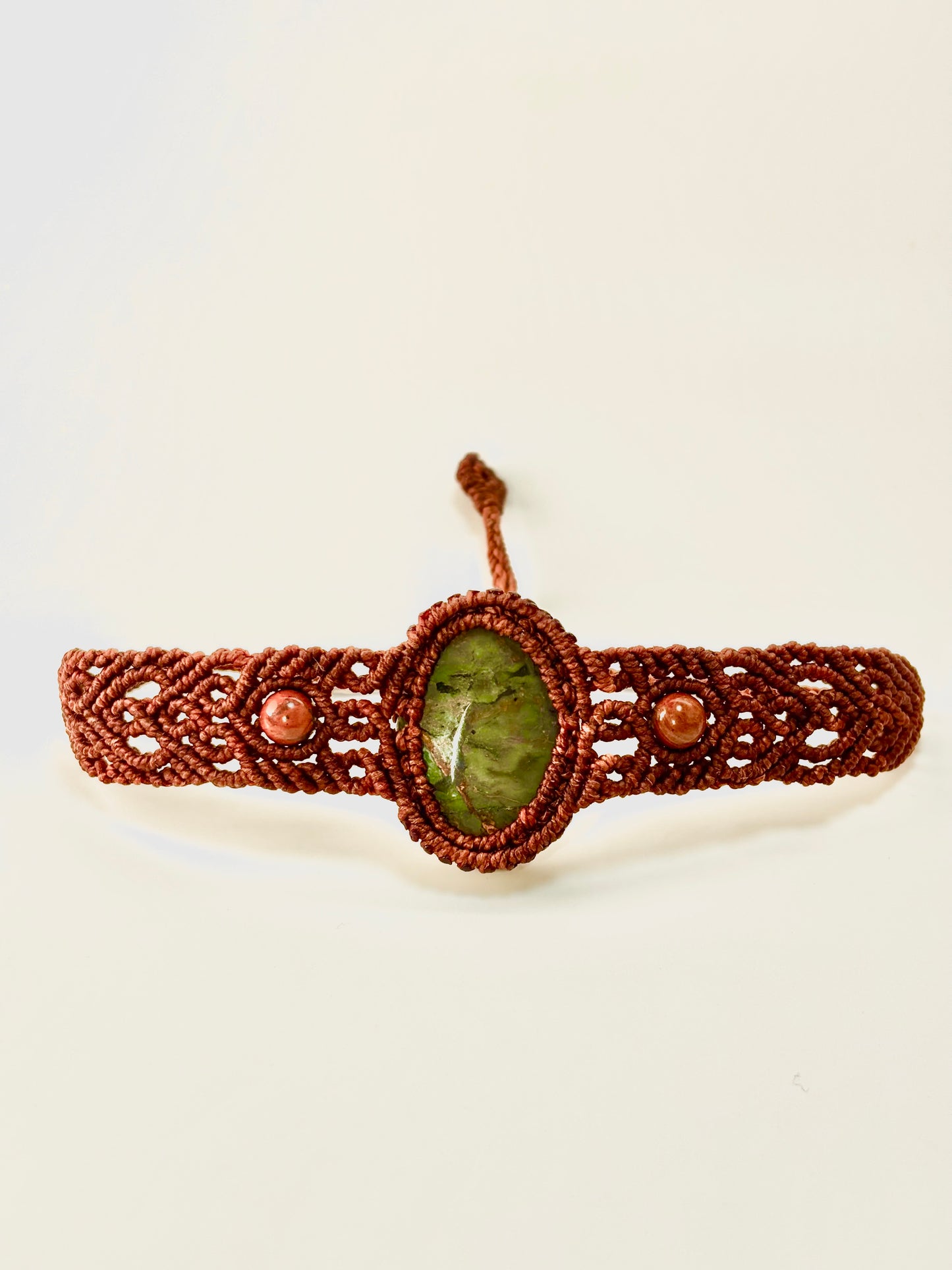 Green Stone Macramé Bracelet – Handwoven Boho Bracelet