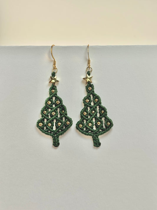 Macramé Christmas Tree Earrings – Green & Gold Holiday Earrings