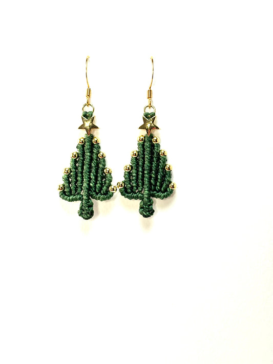 Macramé Christmas Tree Earrings – Holiday Green with Gold Accents